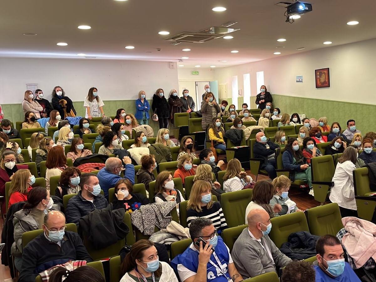 Más de un centenar de auxiliares de enfermería se encierran en el Complejo Hospitalario de Jaén