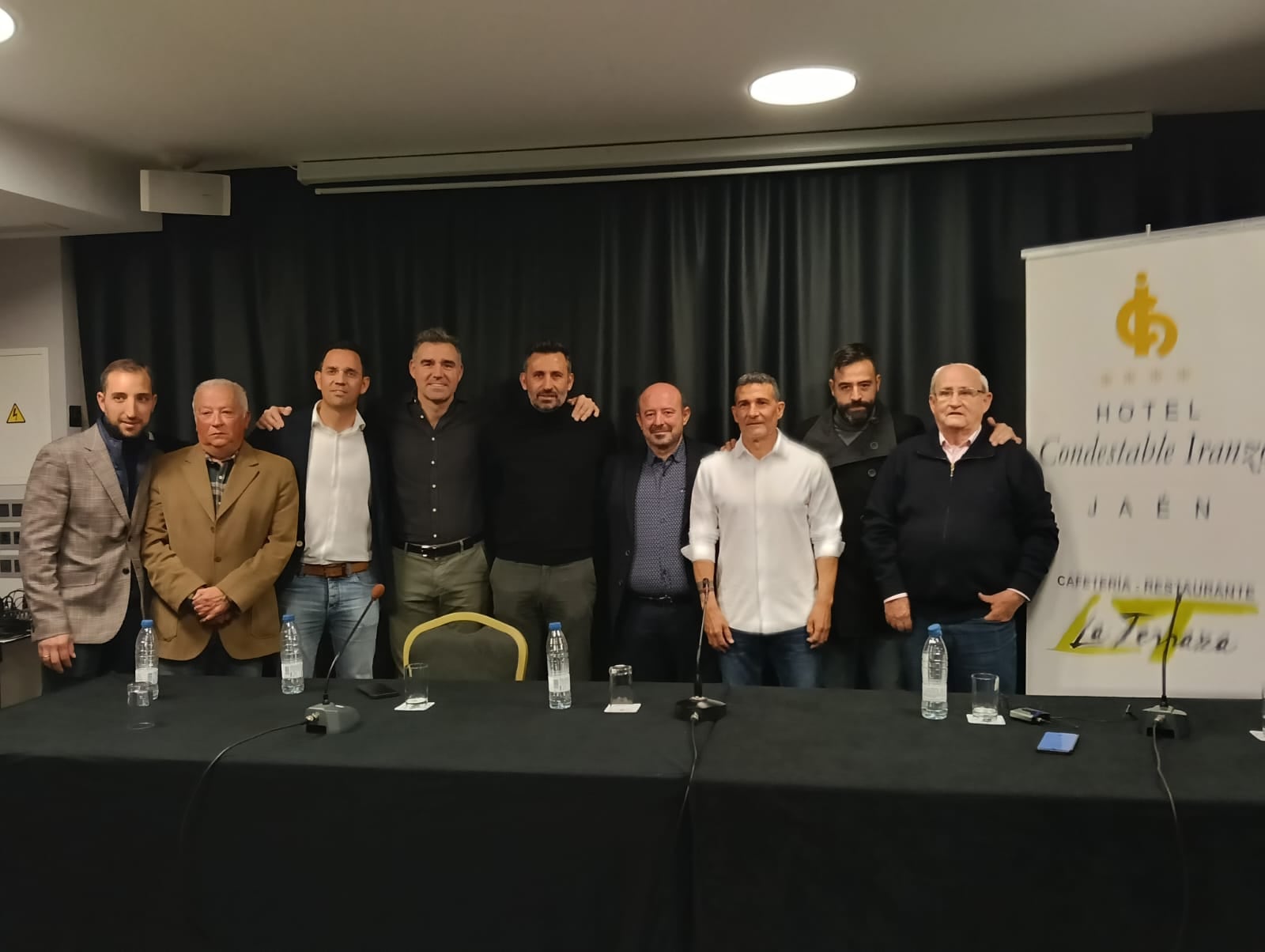 El Consejo de Administración del Real Jaén en la presentación del entrenador, Manolo Herrero.