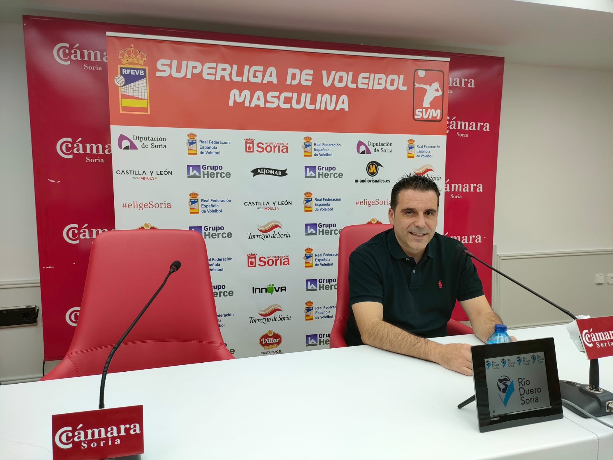 Alberto Toribio, en rueda de prensa, satisfecho tras la victoria ante Guaguas.