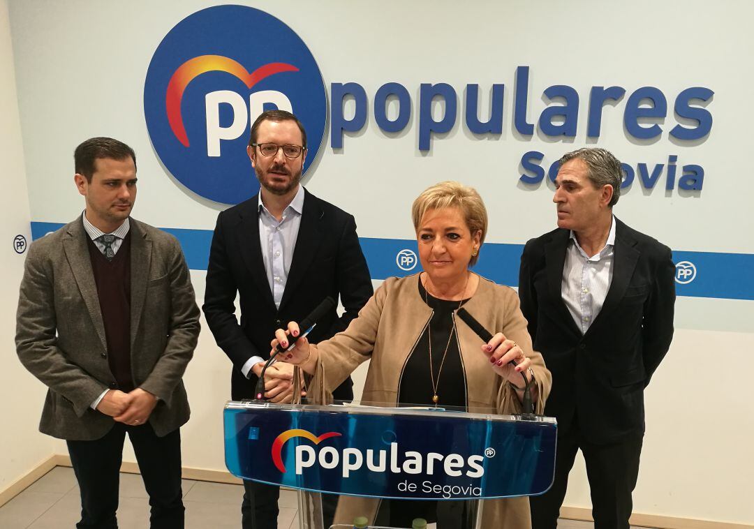 De iz a dcha los senadores Pablo Pérez, Javier Maroto, Paloma Sanz y Juan José Sanz Vitorio