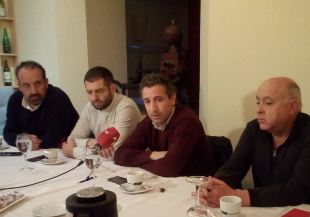 Miembros de la directiva de la Gimnástica Segoviana en el transcurso de la rueda de prensa