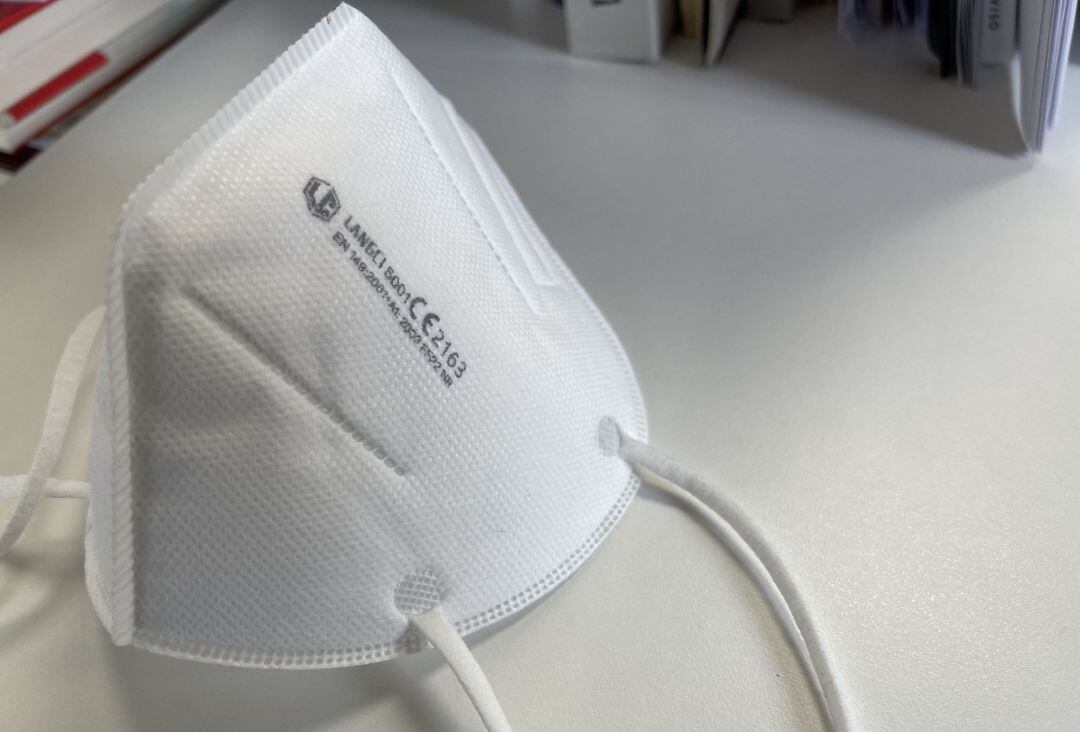 Una mascarilla FFP2.