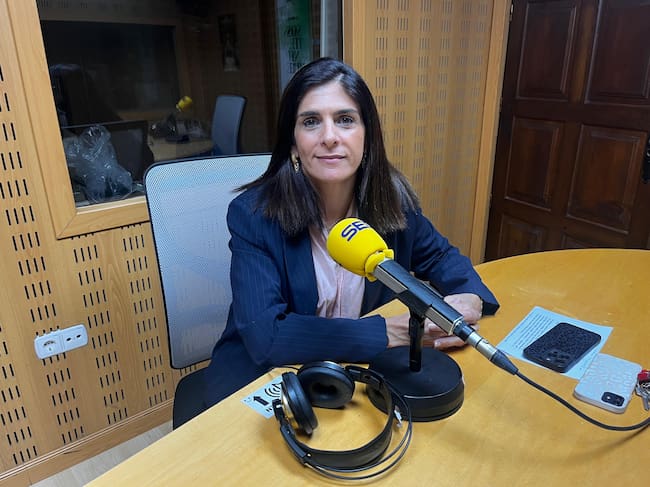 Belinda Martín en los estudios de Cadena ser Norte de Extremadura