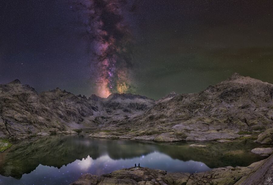 Vista de las estrellas desde la Laguna Grande de Gredos, reserva Starlight