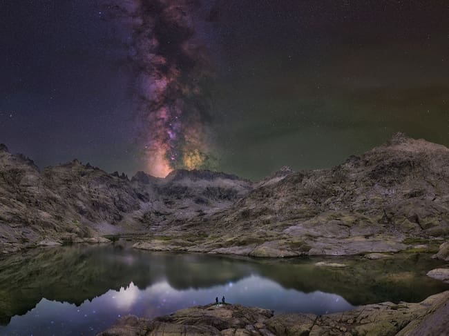 Vista de las estrellas desde la Laguna Grande de Gredos, reserva Starlight