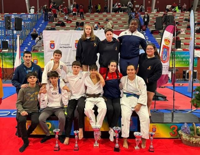 Deportistas del Club Judo Binéfar en Tenerife