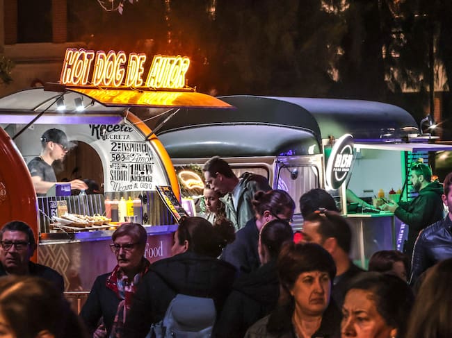 Los "food trucks" contaban con cocina argentina, colombiana, mejicana, hamburguesas gourmet, perritos o crepes