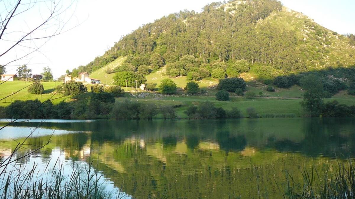 Identificado como un vecino de 82 años de Medio Cudeyo el hombre que apareció muerto en el pantano de Heras (Cantabria)
