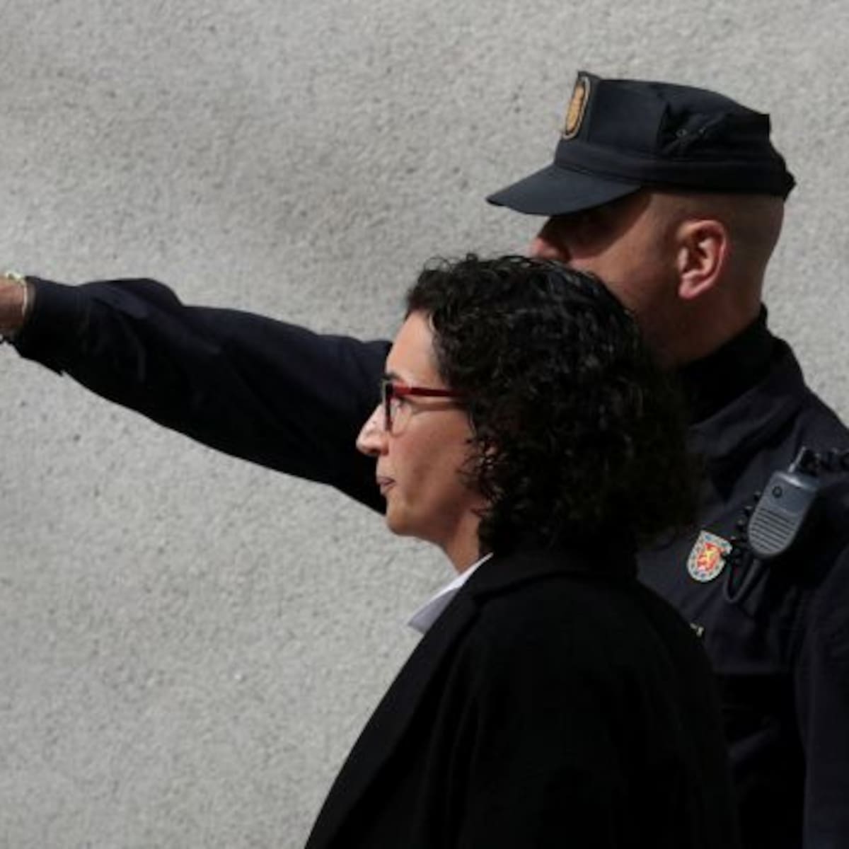 El juez atribuye una "función decisoria" a Rovira y le da diez días para pagar la fianza