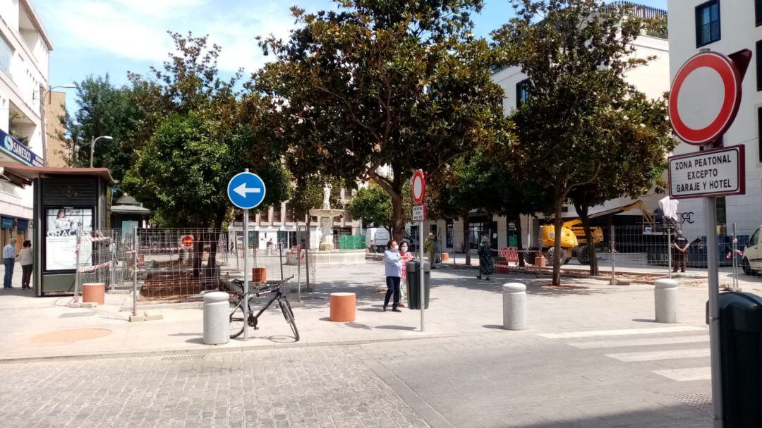 Aspecto este martes de la Plaza de la Magdalena a punto de concluir las obras de peatonalización