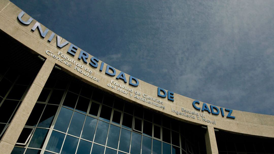 Fachada de la Facultad de Ciencias del Mar y Ambientales de la UCA