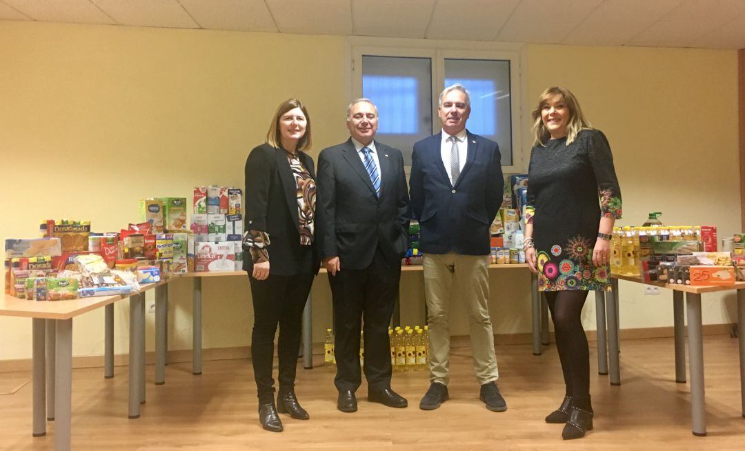 Entrega de material solidario en Palencia
