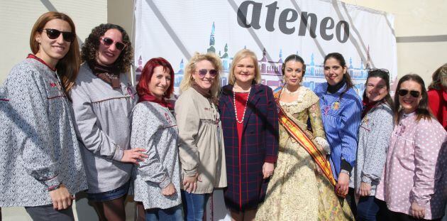 Las presidentas de las comisiones falleras de Valencia, invitadas al balcón del Ateneo Mercantil de Valencia en el Día de la Mujer