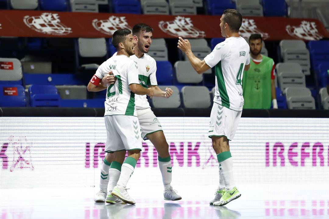 Los jugadores del Irefrank Elche celebran uno de los goles al Manzanares