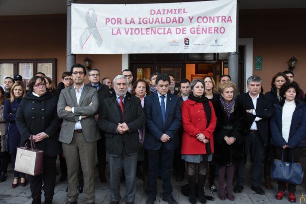 Concentración en repulsa por el doble crimen junto al Ayuntamiento de Daimiel, hace 2 años.