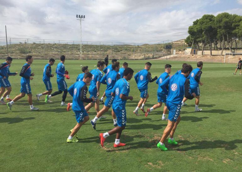 La plantilla blanquiazul entrenando en las instalaciones del Real Zaragoza