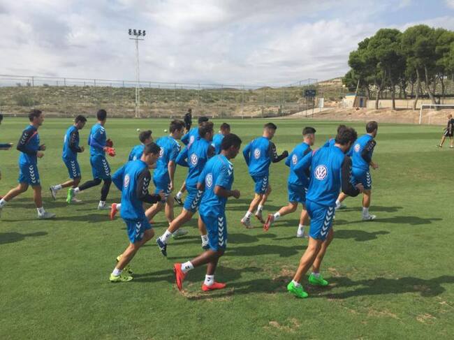 La plantilla blanquiazul entrenando en las instalaciones del Real Zaragoza
