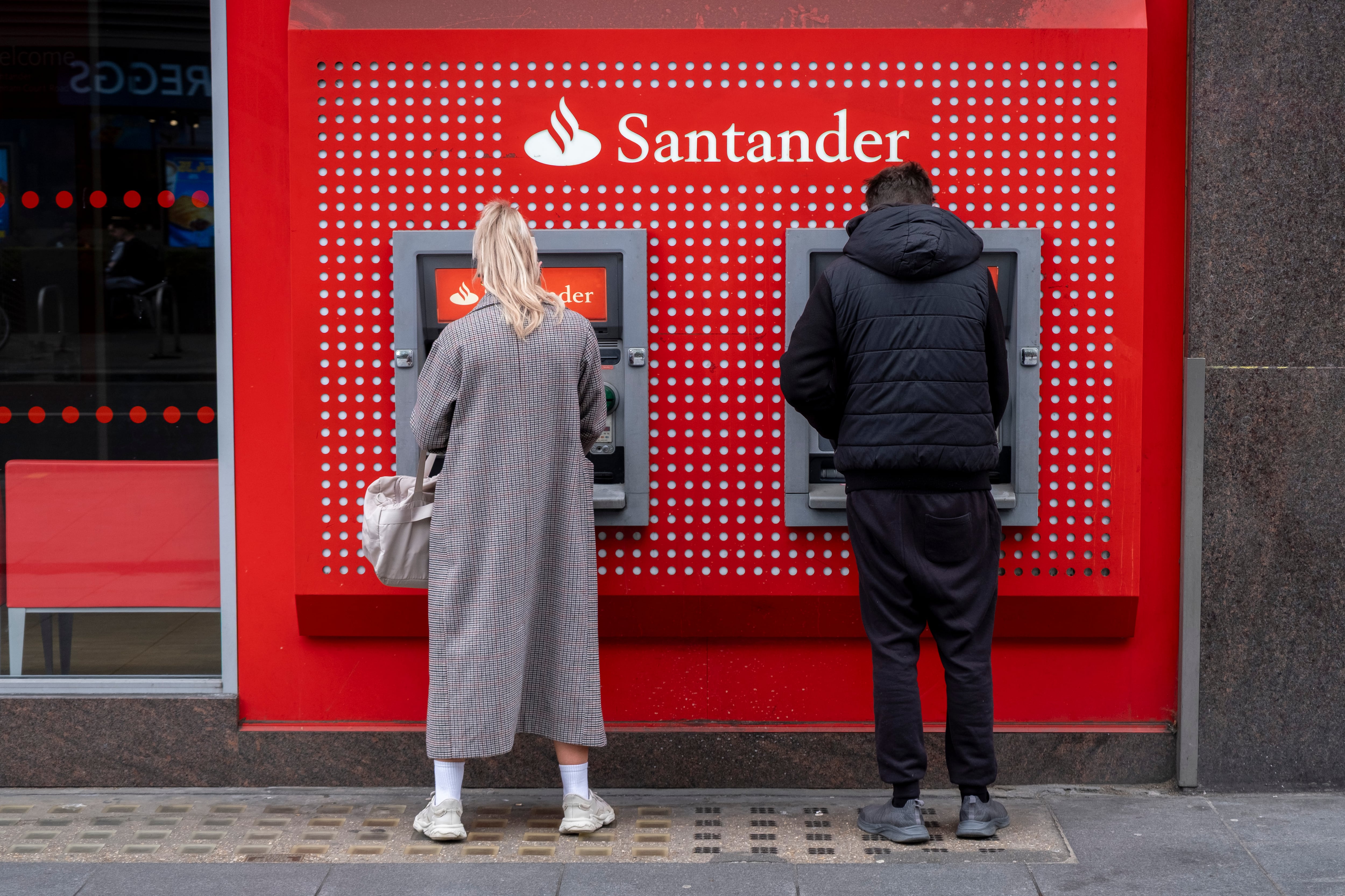 Cajeros del Santander (ARCHIVO).