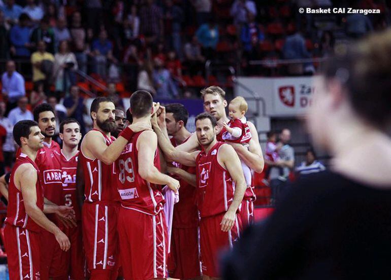 Los jugadores del CAI en el último partido de liga.