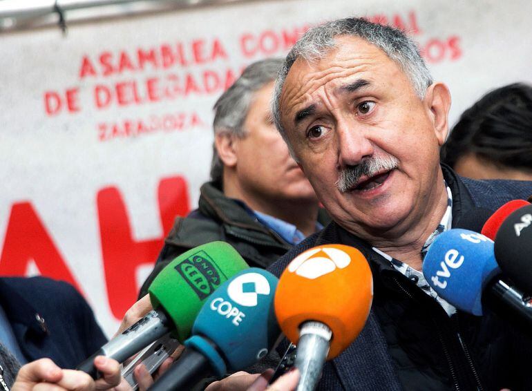 El líder de UGT, Pepe Álvarez, ha anunciado hoy en Zaragoza la convocatoria con CCOO de nuevas movilizaciones en el conjunto del país el próximo 15 de abril para seguir reivindicando unas pensiones dignas 