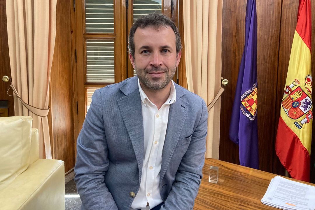 Julio Millán, como alcalde de Jaén capital, lanza un mensaje de tranquilidad a la ciudadanía y asegura que el trabajo seguirá siendo constante a pesar de lo sucedido con los tres ediles de Cs