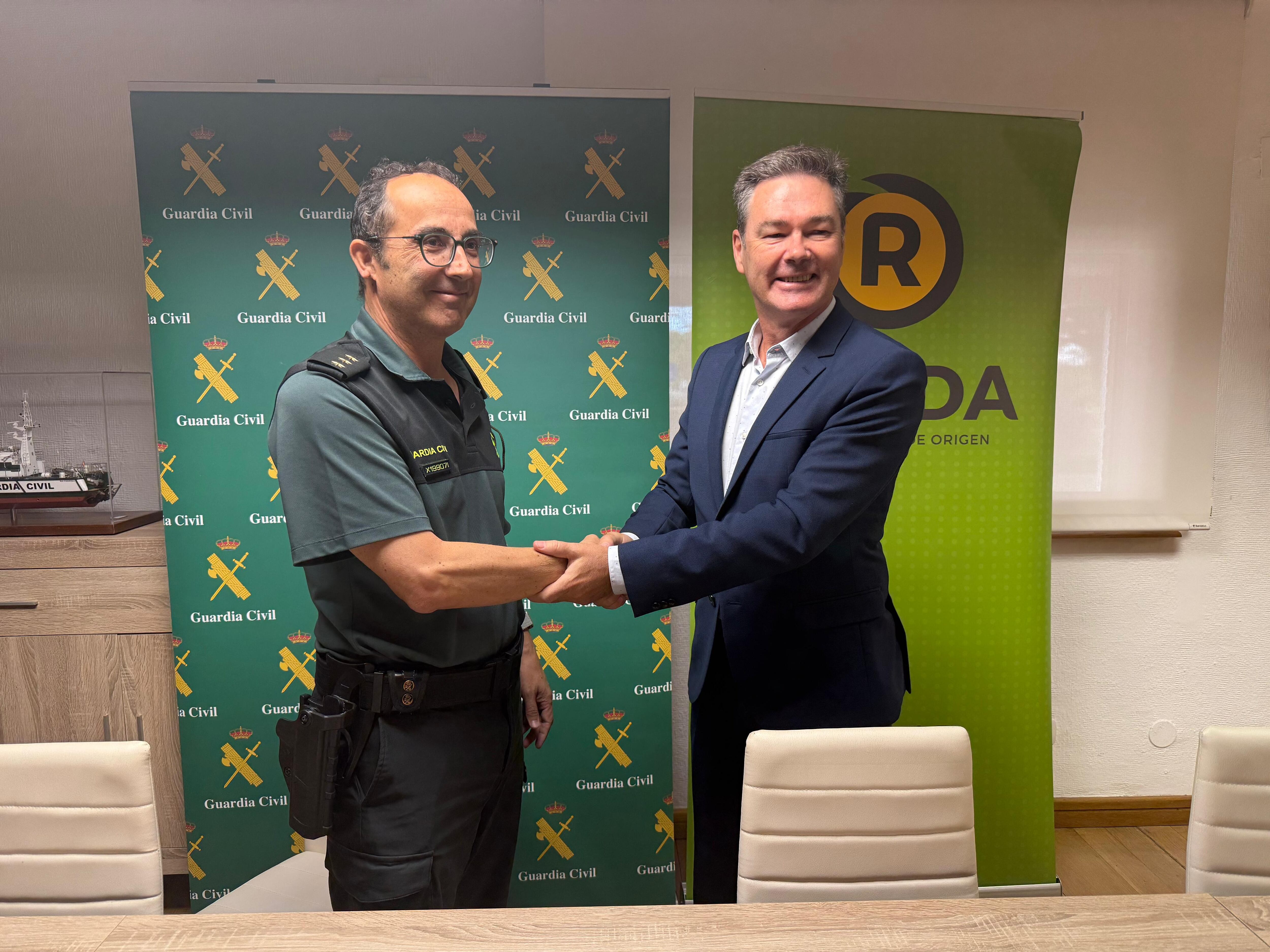 Coronel Jefe de la Comandancia, Andrés Manuel Velarde, y el presidente del C.R.D.O Rueda, Carlos Yllera