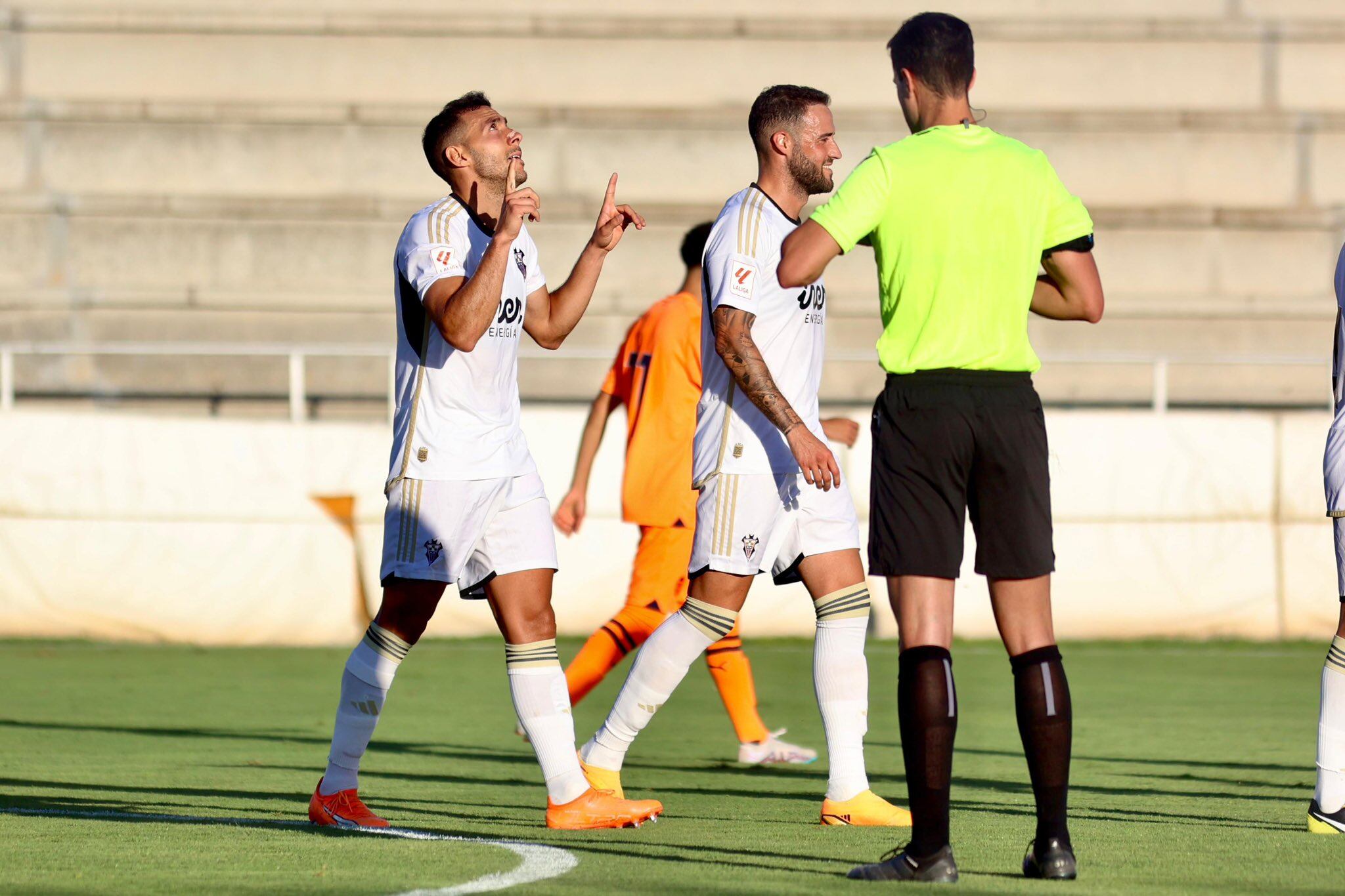 Álvaro Rodríguez celebra su gol