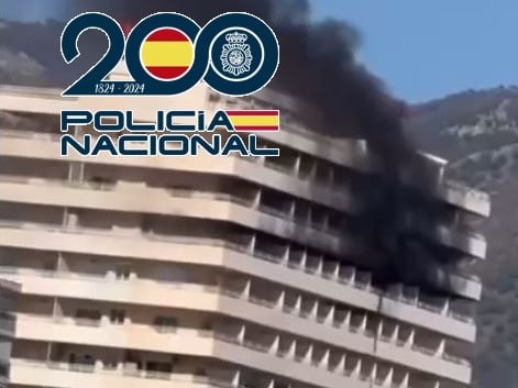 Un momento del fuego provocado por el arrestado en Fuengirola (Málaga)