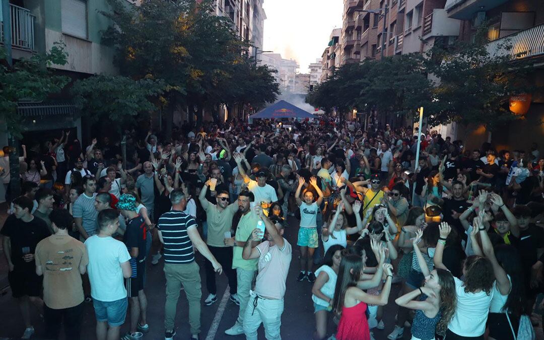 Ambiente de las calles de Alcañiz (Teruel) durante la celebración de MotoGP en Motorland