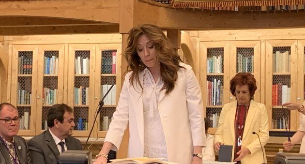 Cristina Fuentes (Ciudadanos) en el pleno de investidura.