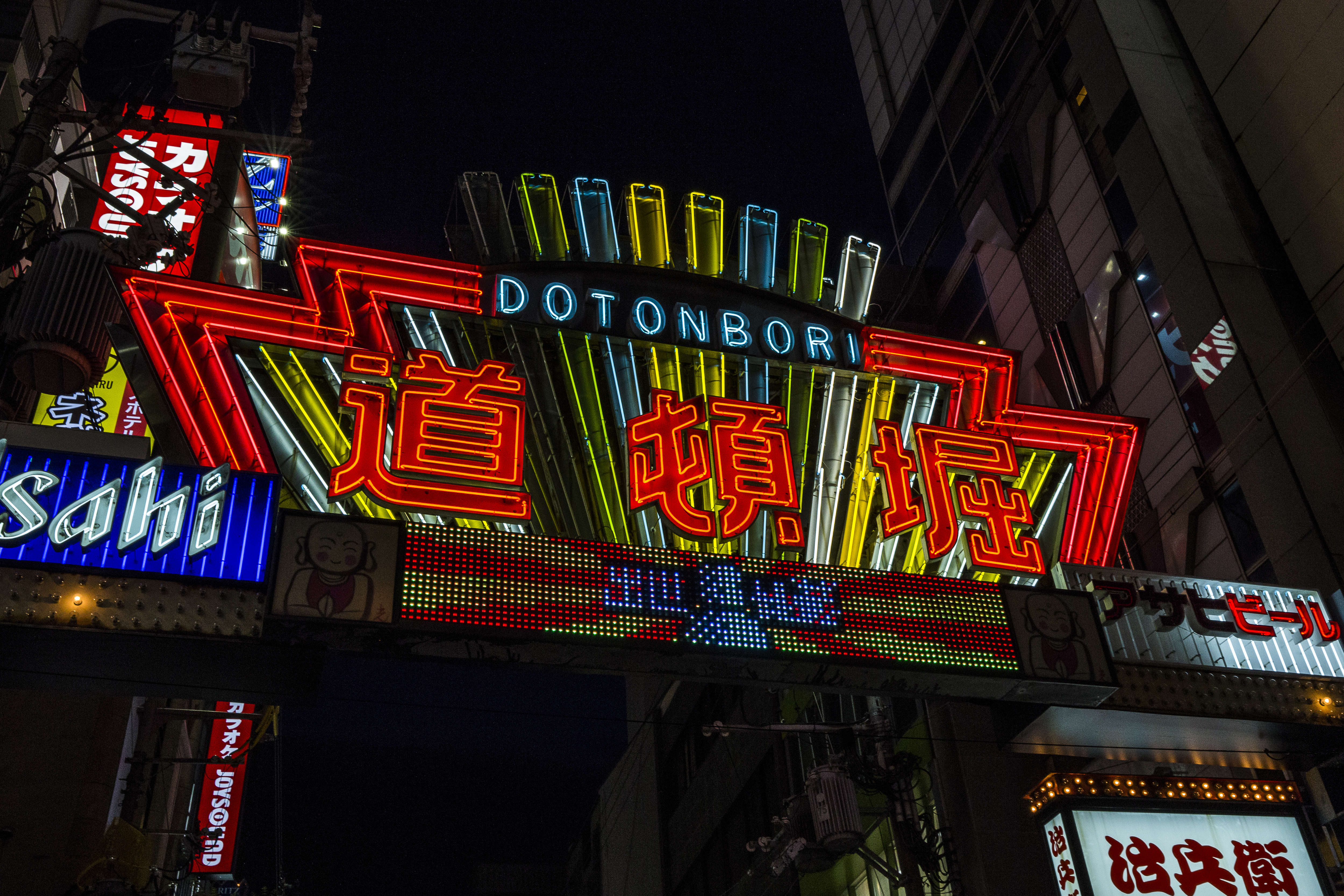 Dotonbori, el barrio japonés donde &quot;comer hasta reventar&quot;.