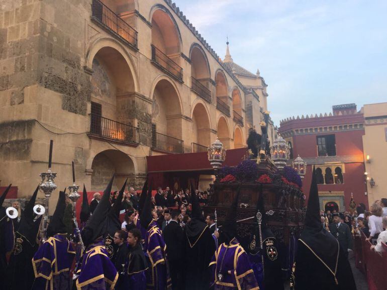 El Caído en Carrera Oficial