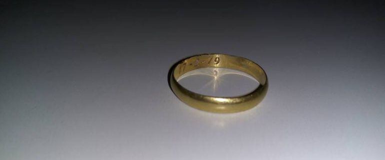 Imagen que publicó en &#039;Facebook&#039; la monitora de buceo para encontrar al dueño del anillo. 