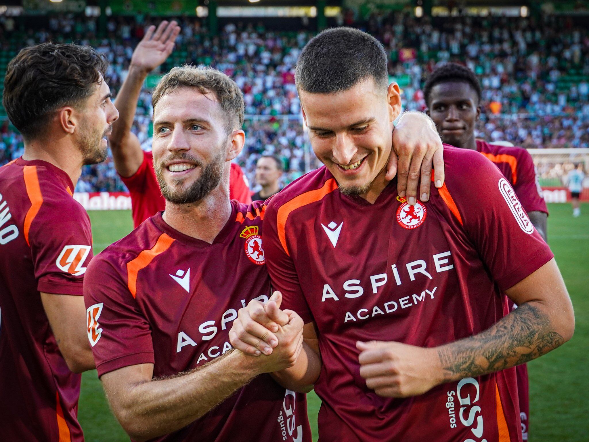 Calero y Barzic celebran la victoria en Santander.