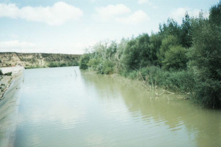 El río Aragón en Carcastillo eje del itinerario proyectado