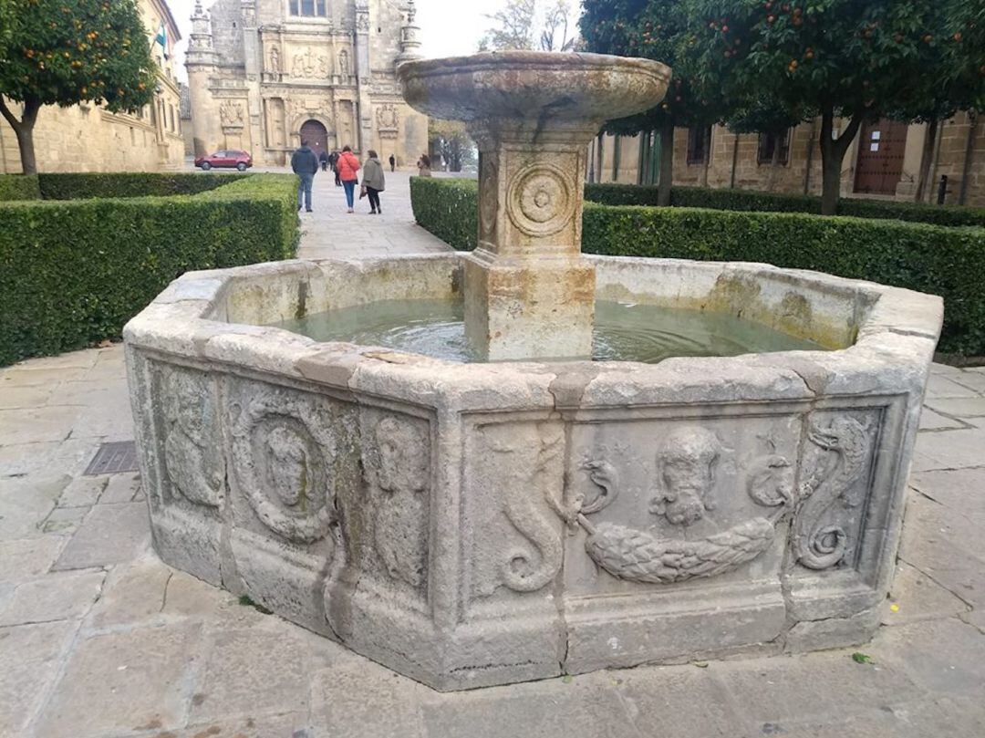 Fuente de la Plaza Vázquez de Molina