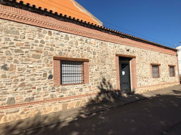 Fachada del Museo del Aceite de Los Navalmorales, sede del Foro de La ESpaña Vaciada que se celebra el 29N.