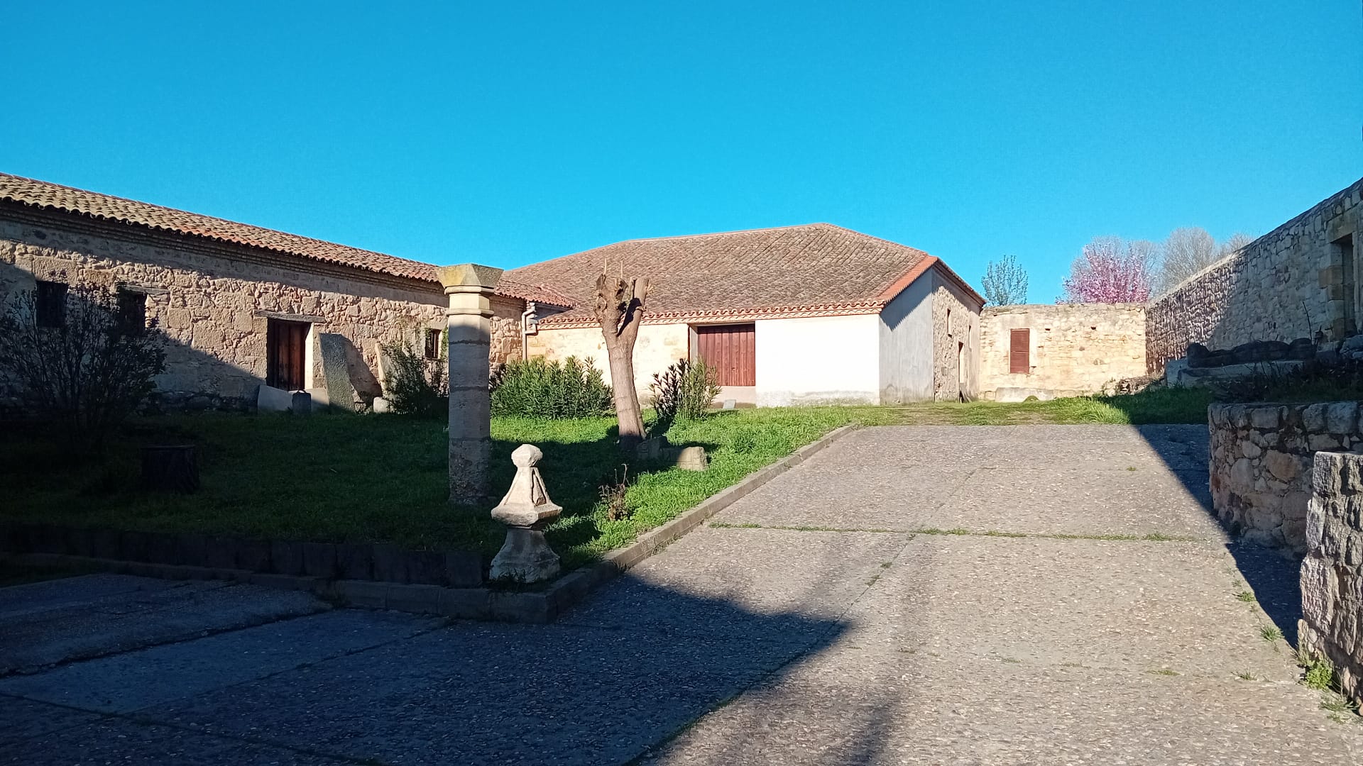 Solar donde irá la nueva calle entre el Palacio Episcopal y los jardines del Castillo