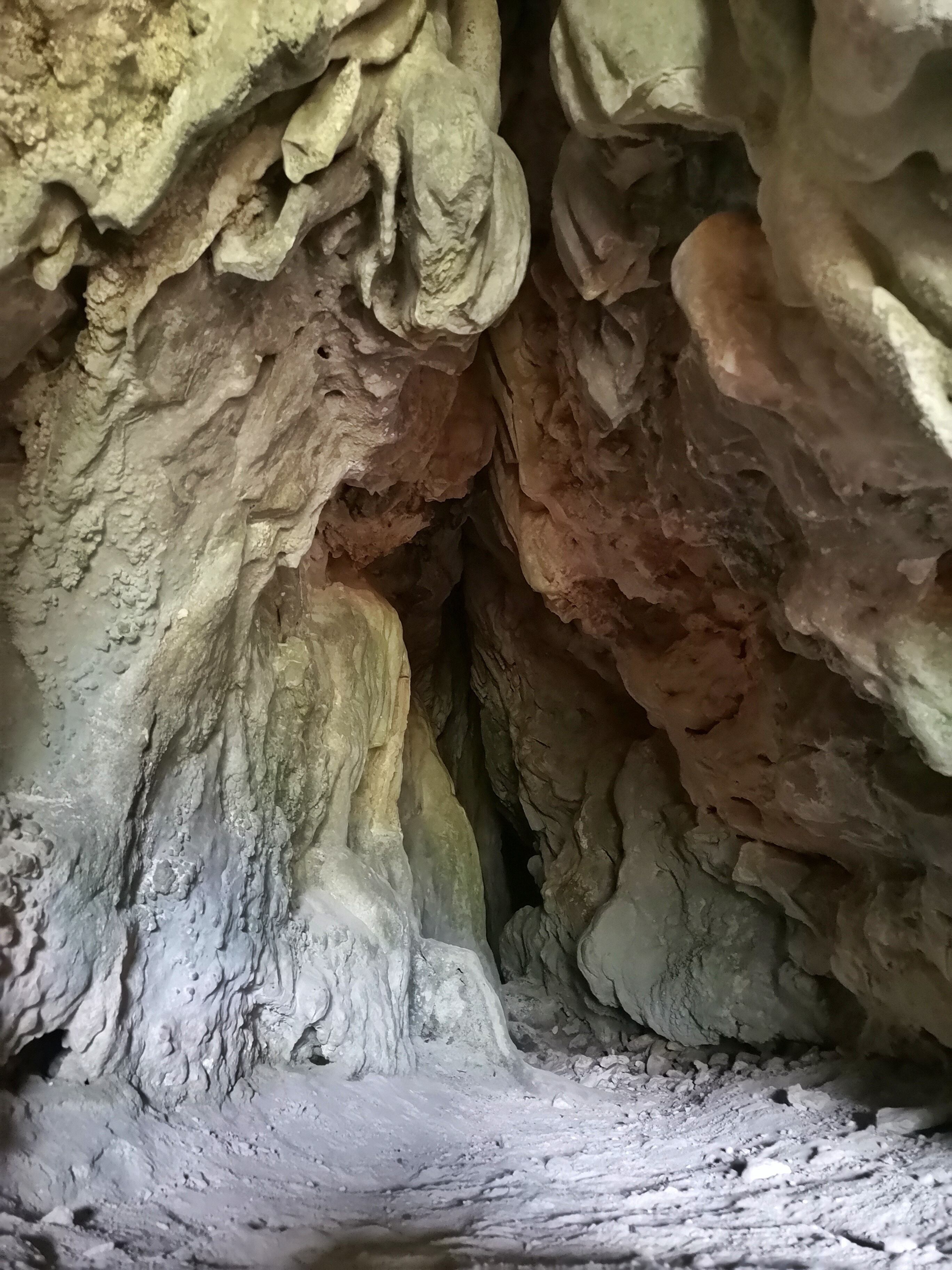 Entrada a la cueva Enkalafeli.