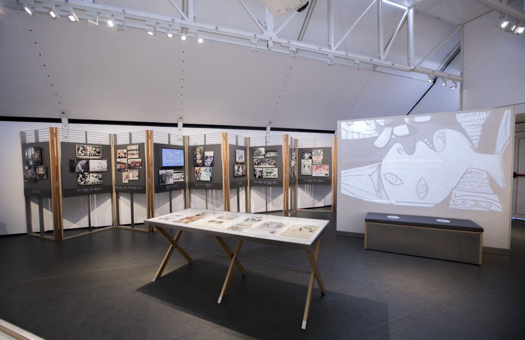 Exposición de La Caixa en la playa de Gandia 