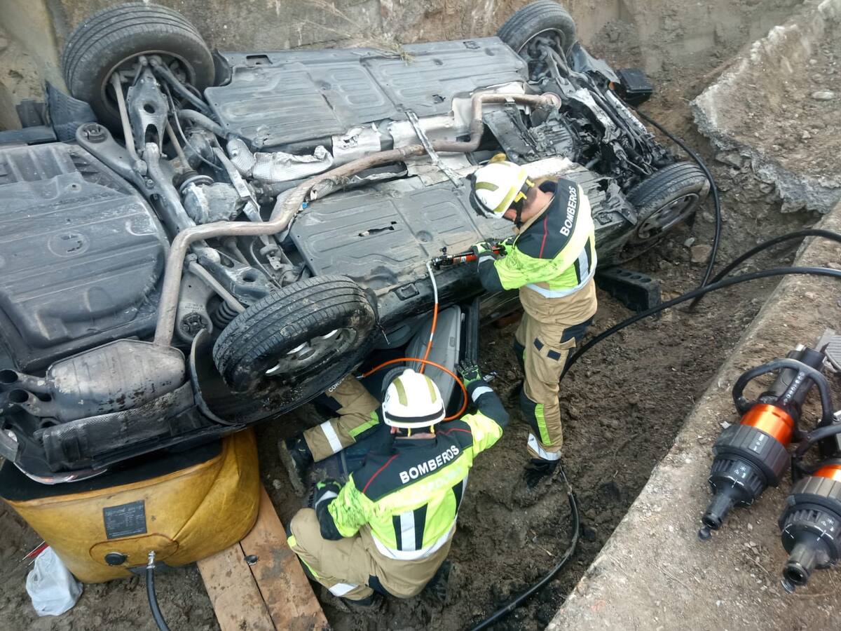 Un conductor herido tras salirse de la vía en la A-4 en la capital