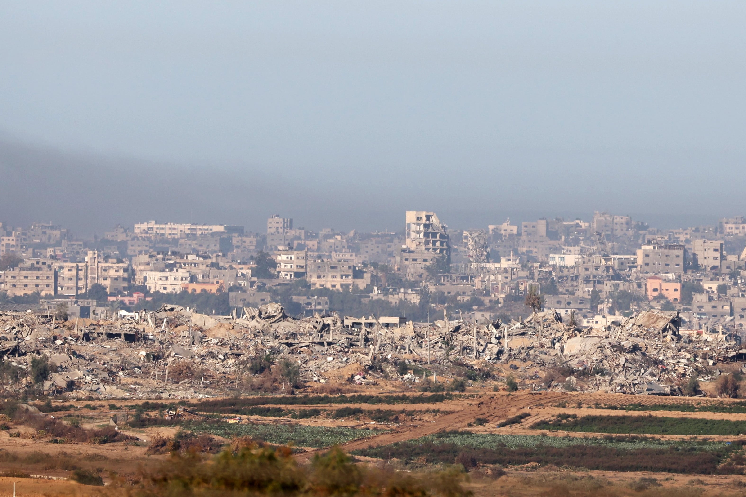 Vista de territorio en Gaza destruido por los bombardeos