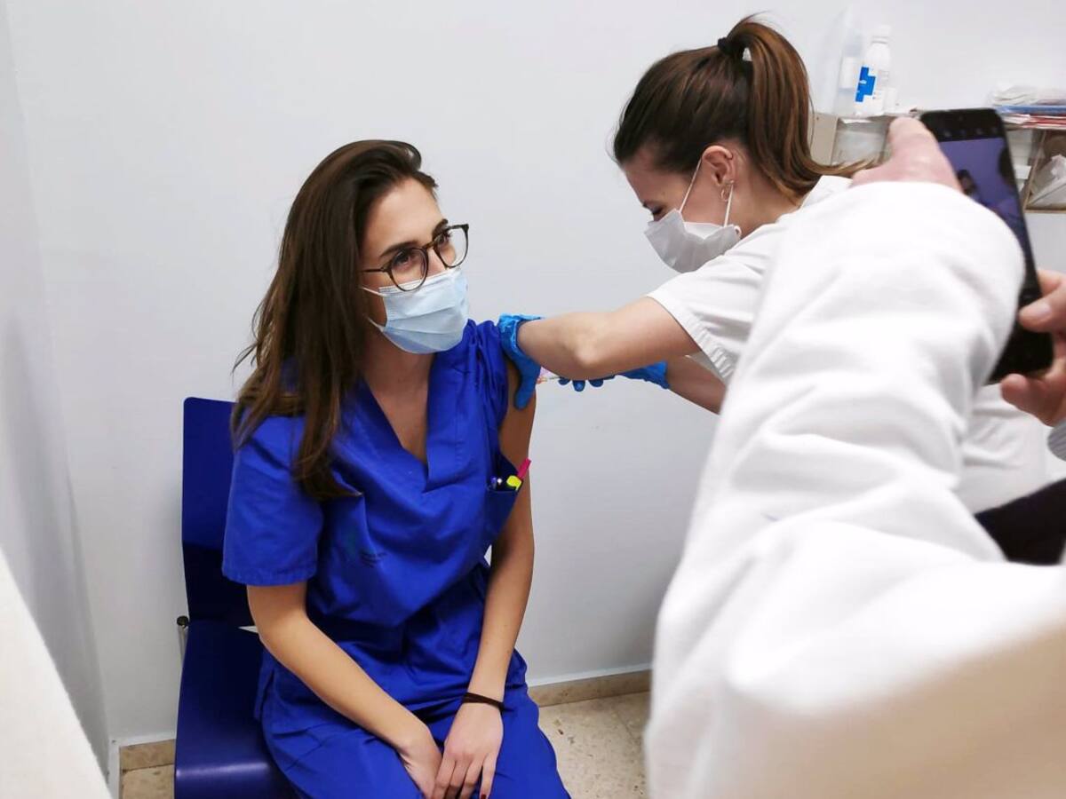 El 100% de los trabajadores del General de València vacunados con Pfizer ha desarrollado defensas
