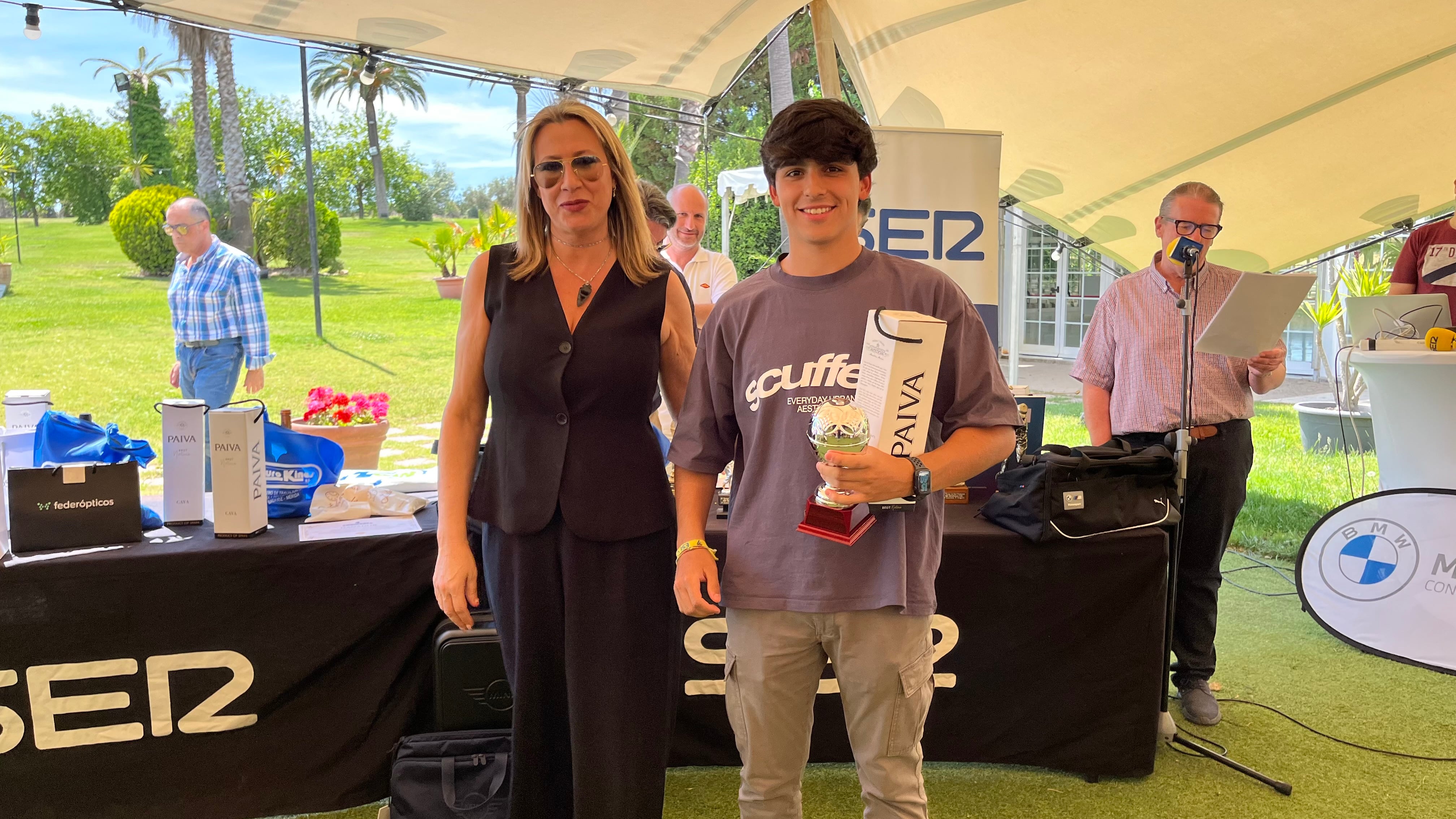 Álvaro del Camino, mejor long driver Araceli González del 4ºTorneo de Golf Primavera SER Extremadura Golf Guadiana.