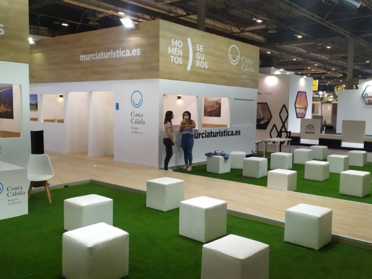 Maleta, micrófonos y mascarilla: La SER de la Región de Murcia desde FITUR