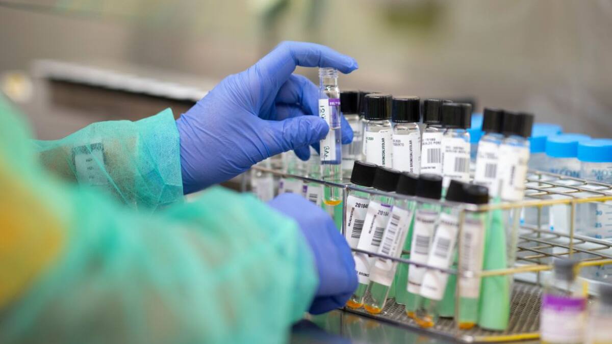 Santiago Melón, jefe Virología HUCA: "Es imposible hacer test a 110.000 asturianos en uno o dos días"