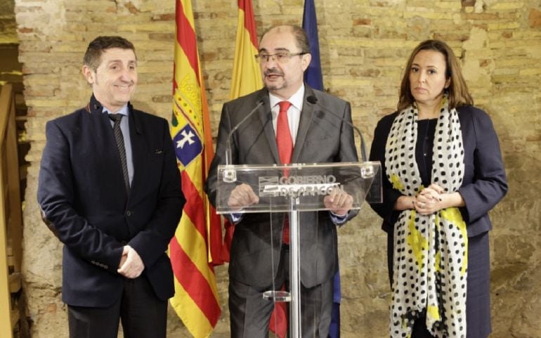 El presidente de Aragón, Javier Lambán, junto a la consejera Mayte Pérez, se ha reunido con alcaldes de municipios afectados por los bienes