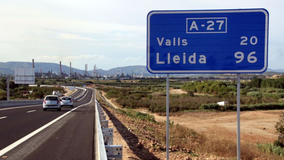 La Cambra de Comerç tarragonina es planta davant de Pastor