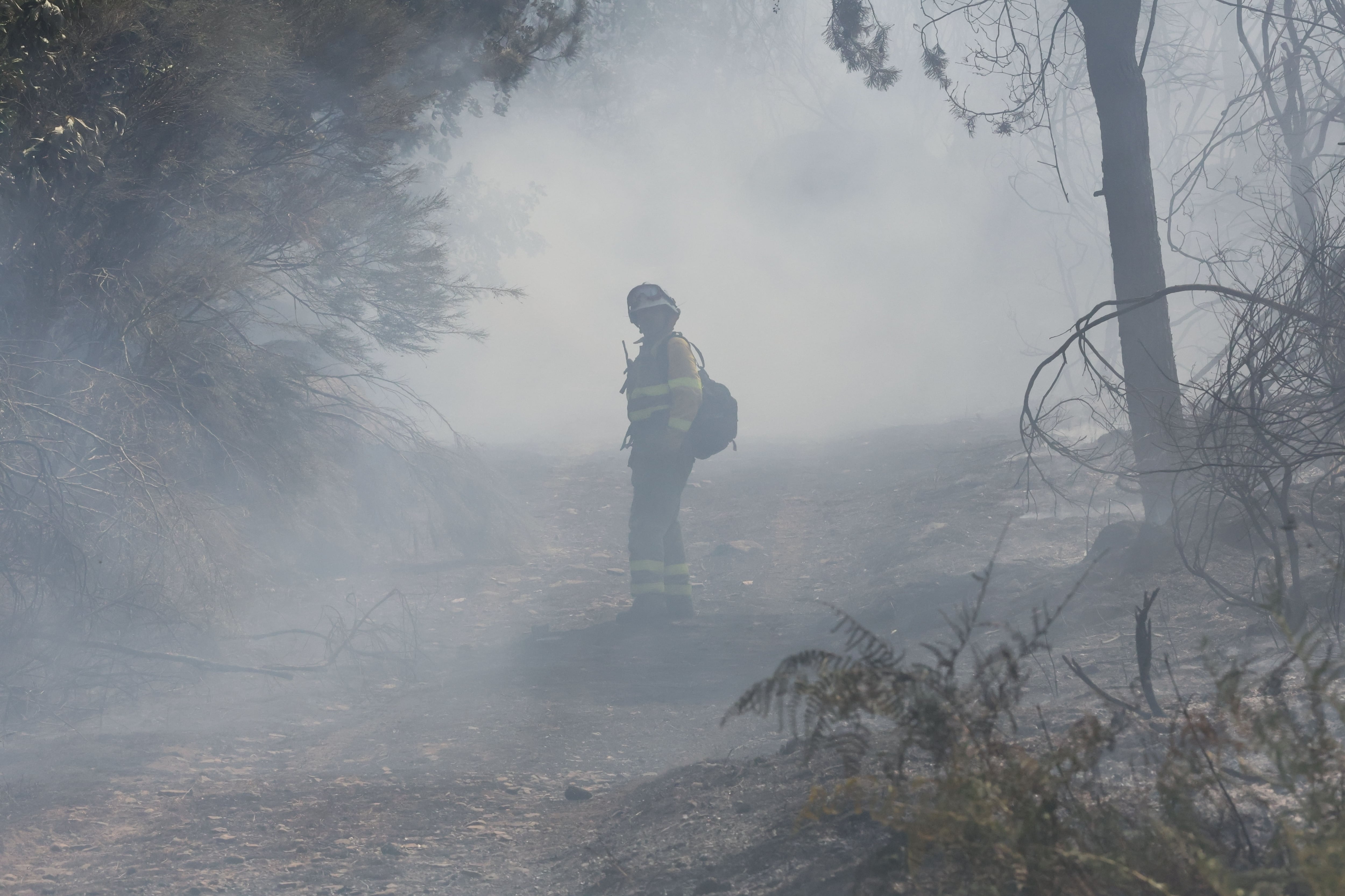 El alcalde de La Alberca (Salamanca) denuncia la situación de los bomberos: "Son peones que se juegan la vida por 1.300 euros"