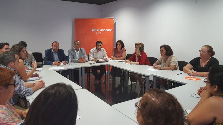 Reunión de Ciudadanos con colectivos